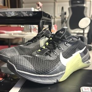 Nike Metcon 7 volt size 9